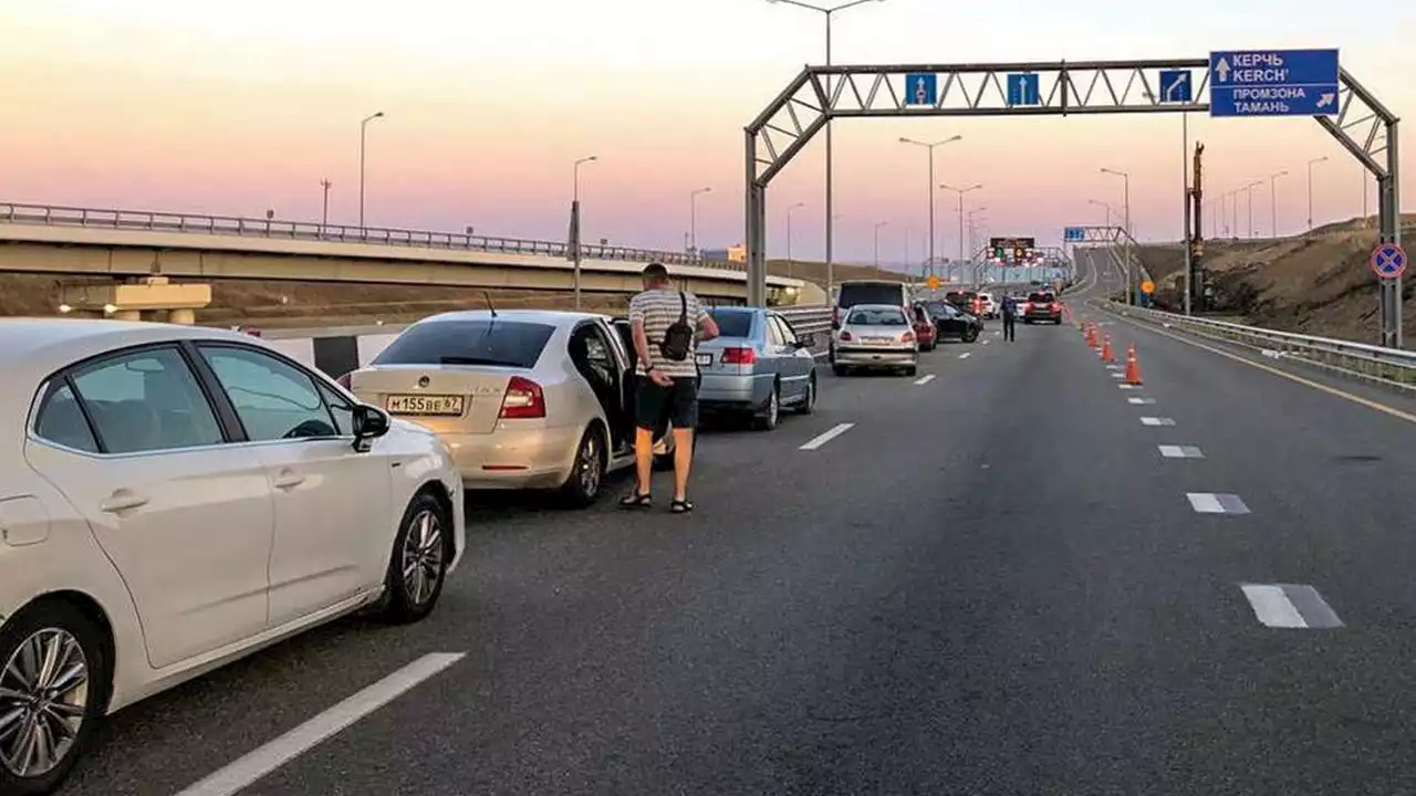 Krim-Brücke: Berichte über Explosionen und Tote