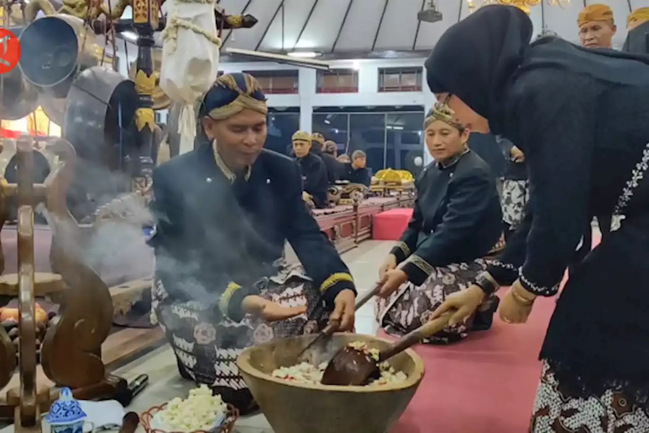 Mengikuti ritual cuci pusaka Batang di malam 1 Suro - ANTARA News