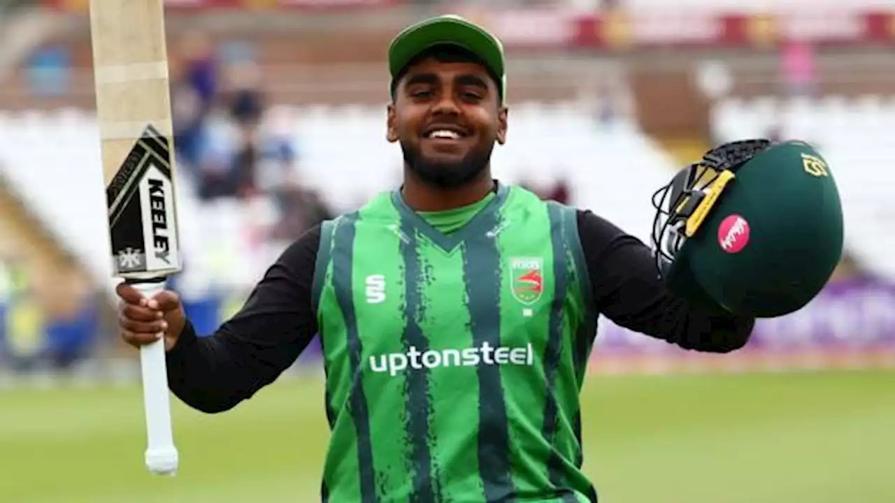 England's Ahmed agrees new Leicestershire deal