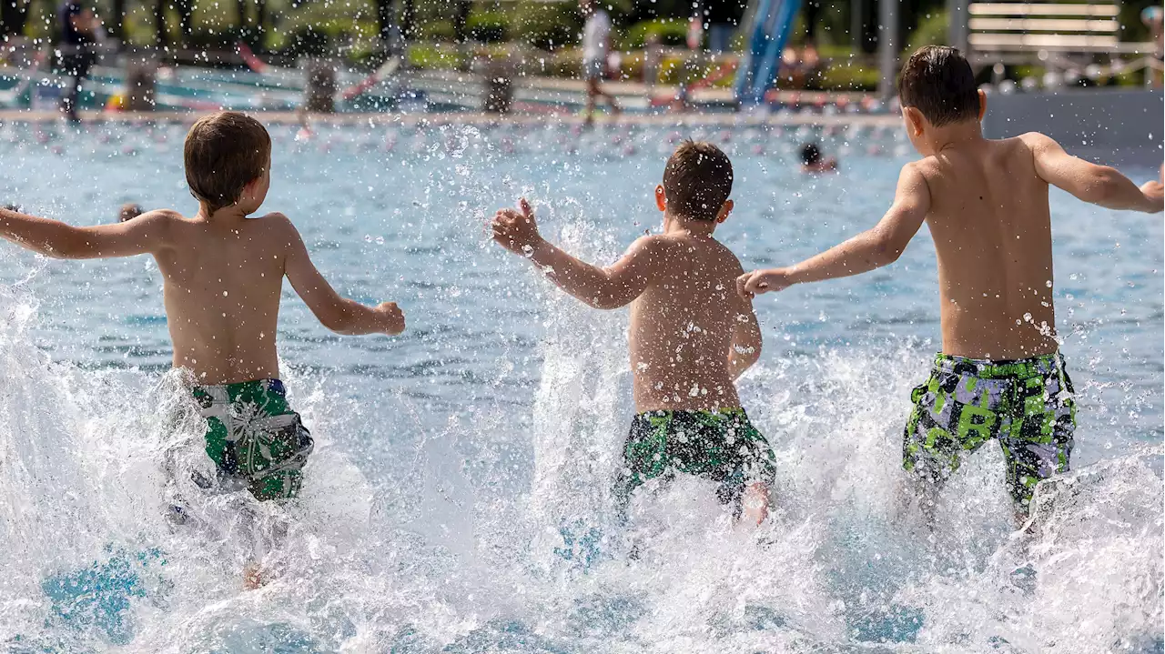 Immer im Augen behalten: Kinder im Freibad