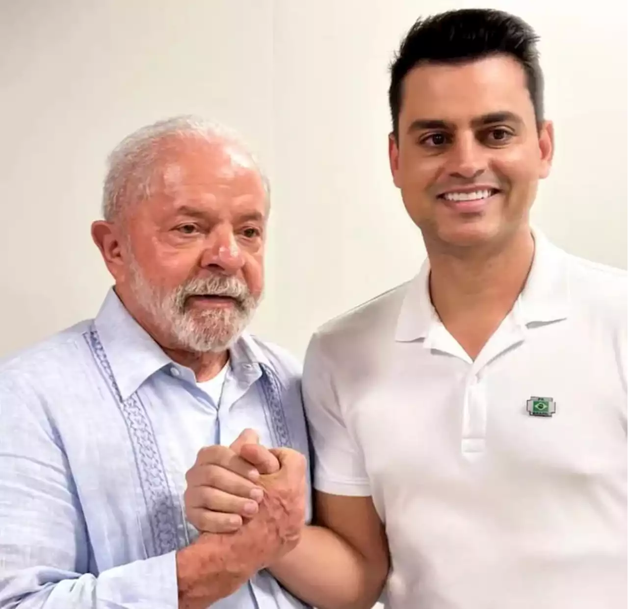 Cúpula do PL abre processo para expulsar deputado que 'fez o L' em foto com ministros de Lula – Política – CartaCapital