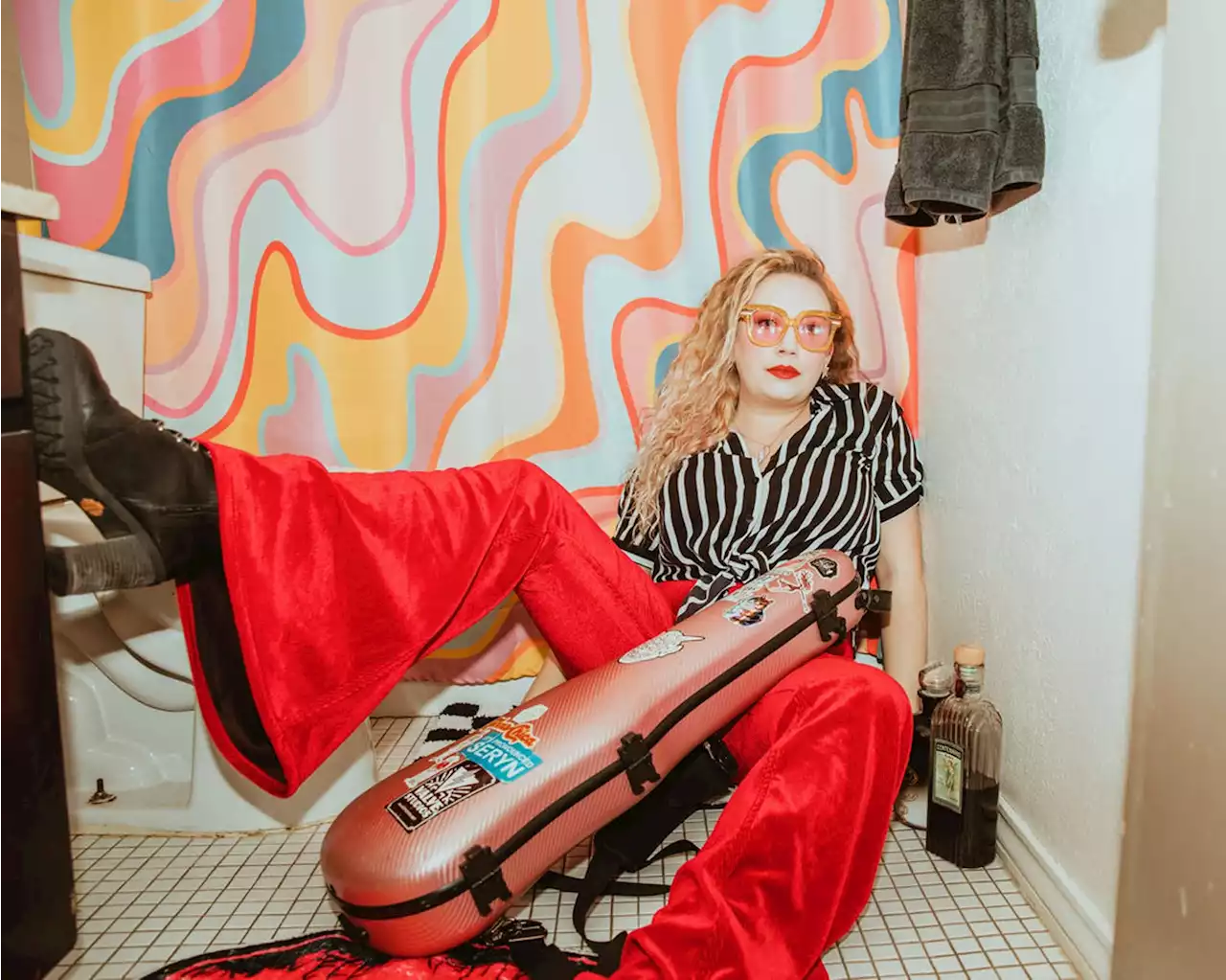 Artists in Their Bathrooms: Scarlett Deering