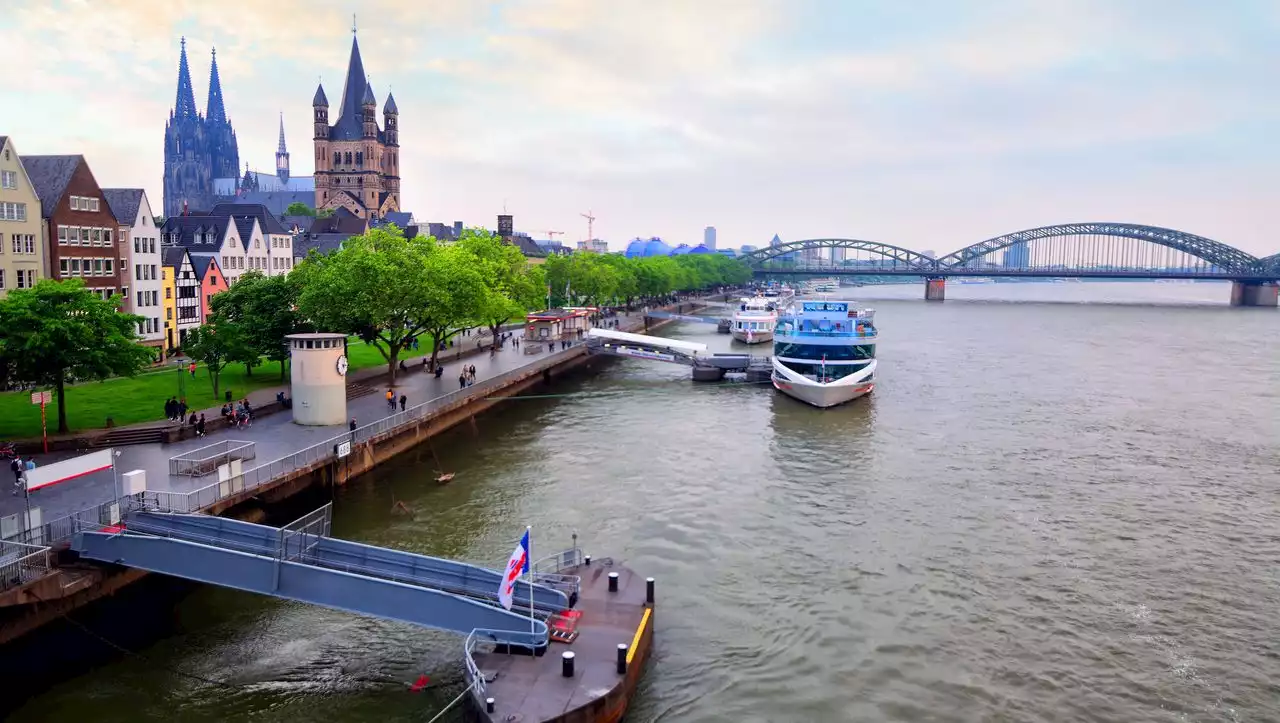 Landesarbeitsgericht Düsseldorf: Mann springt bei Firmenfeier in den Rhein – und darf weiterarbeiten