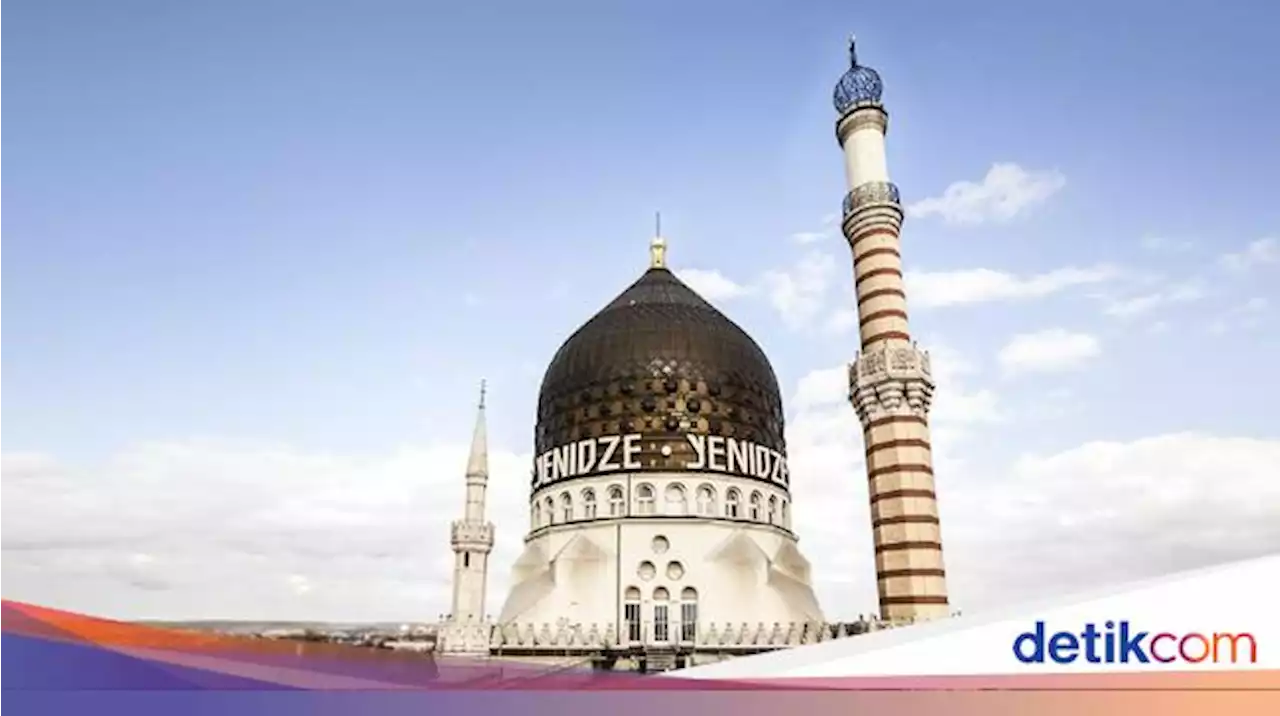 Kerap Disangka Masjid, Bangunan Megah Ini Ternyata Pabrik Rokok