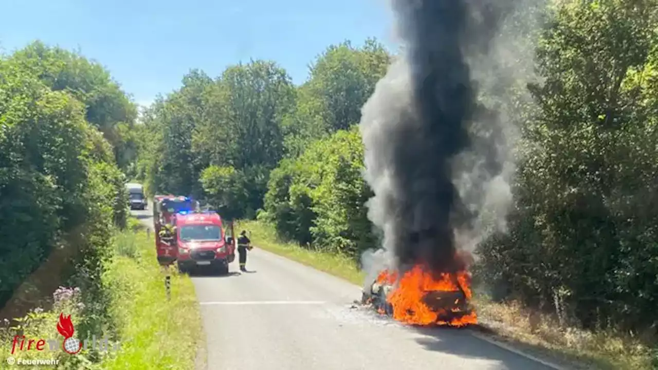 Nö: Fahrzeug-Vollbrand auf der L25 im Glasweiner Wald