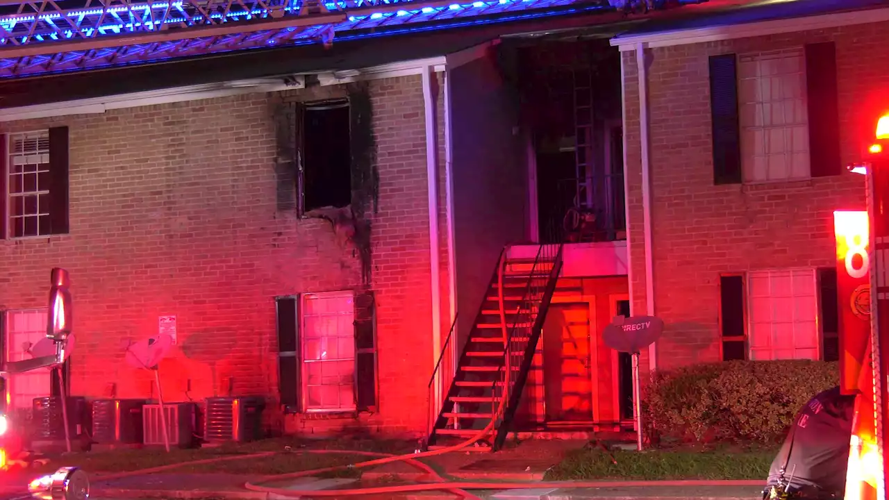 Apartment in southwest Houston goes up in flames, investigation underway