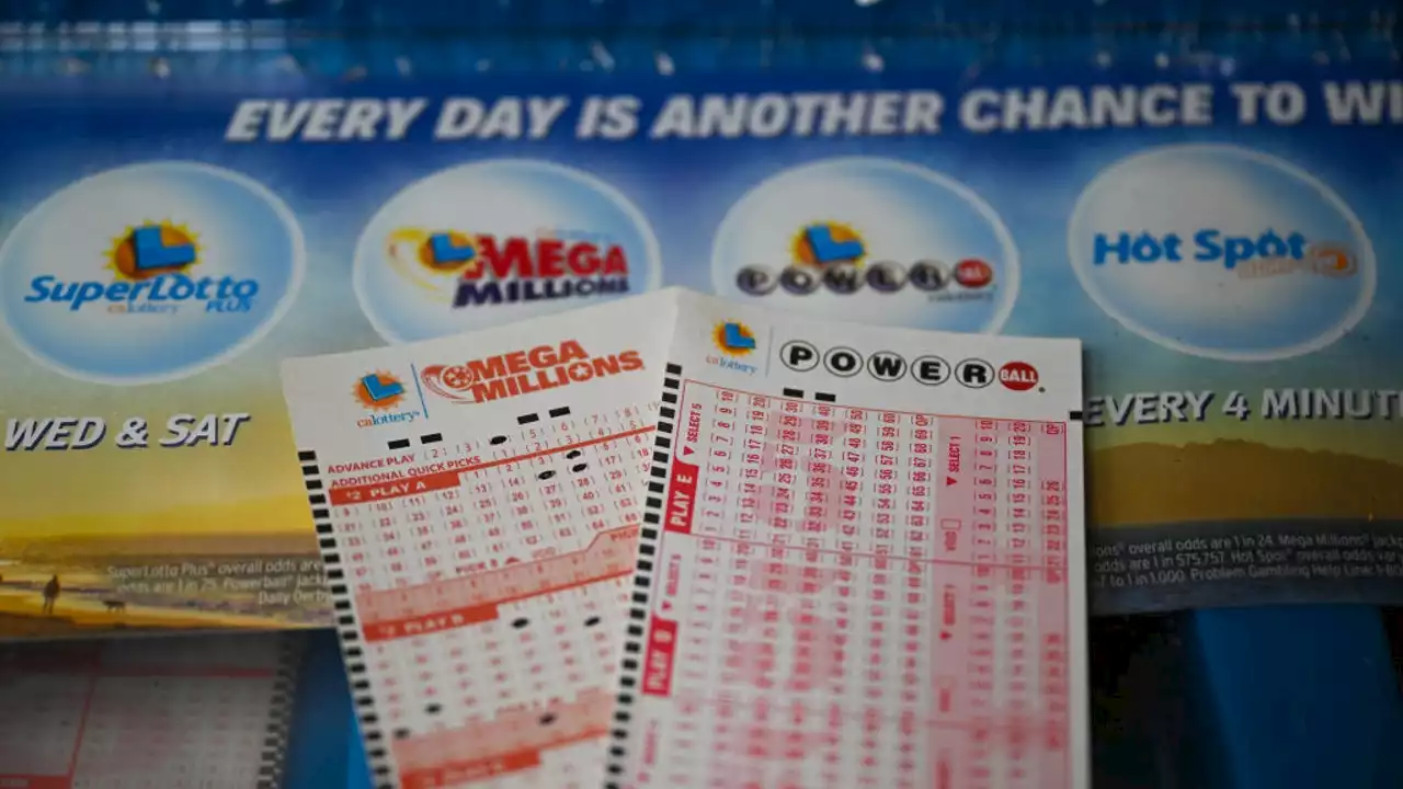 Lottery fever grows as Powerball jackpot soars to $1 billion