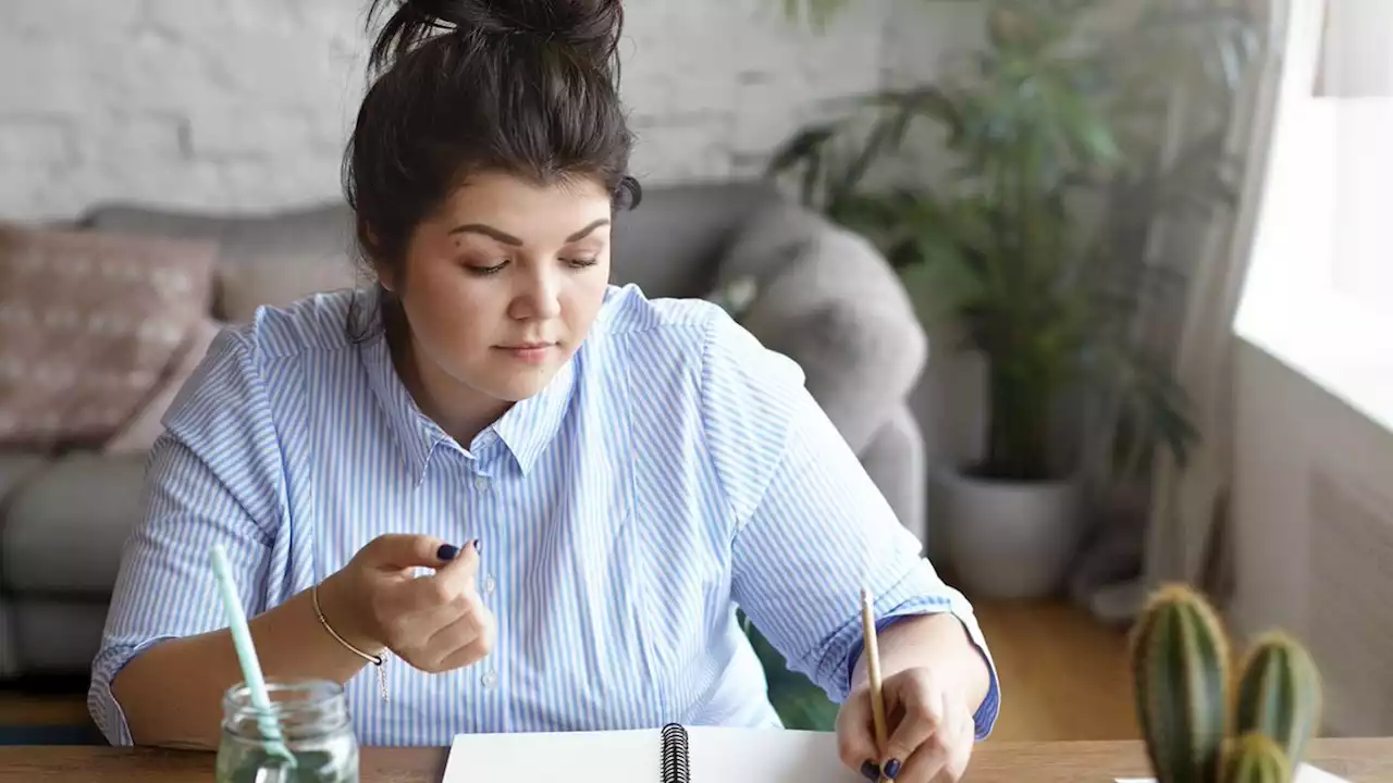 Viel lesen + Co: Typische Angewohnheiten intelligenter Frauen