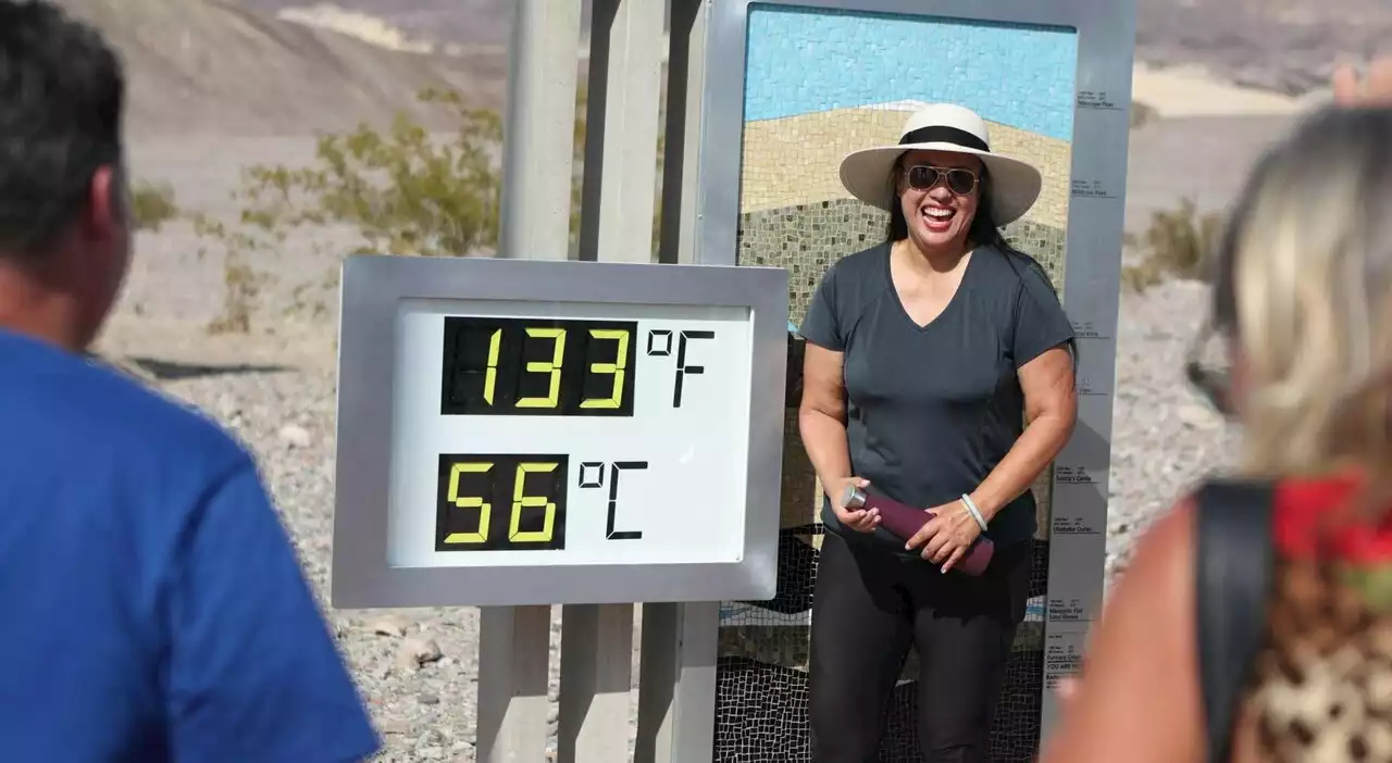 Turisti affollano la Death Valley per sperimentare il record mondiale di calore