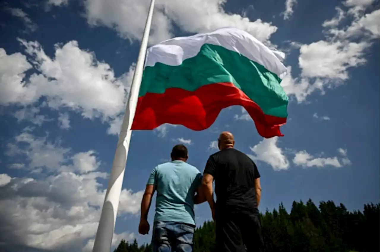 Cheers and sneers as Bulgaria unveils EU’s highest flagpole