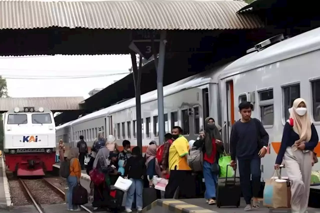 Daop 8 Surabaya Ikut Pantau Kondisi dan Dampak Kecelakaan Kereta Api Brantas Jakarta - Blitar - Jawa Pos