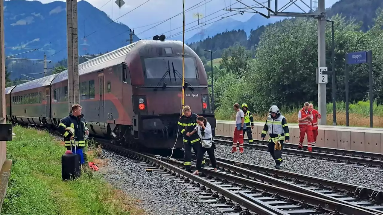 Van der Bellen saß wegen Unwettern in Zug fest