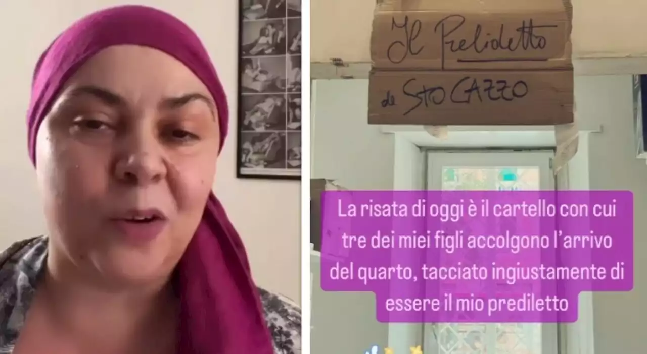 Michela Murgia, in ospedale spunta il cartello dei 'figli dell'anima': «Il prediletto de sto ca**o». Lei risponde così