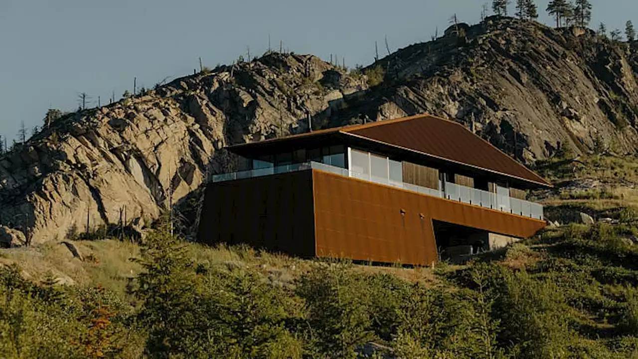 This remote, fire-resistant Okanagan home was modelled after the mountain beetle - Macleans.ca