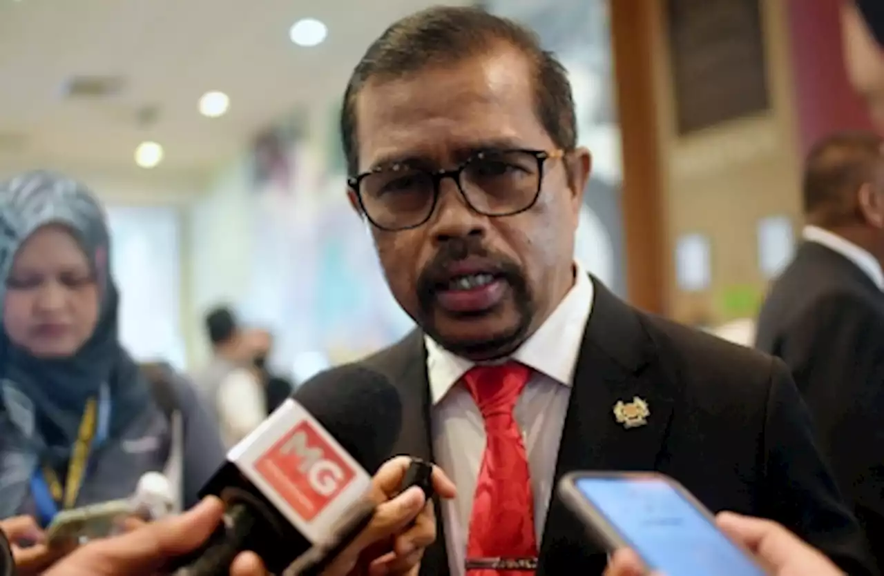 Cuepacs: Proposal to set minimum salary of RM1,800 for civil servants submitted to PM