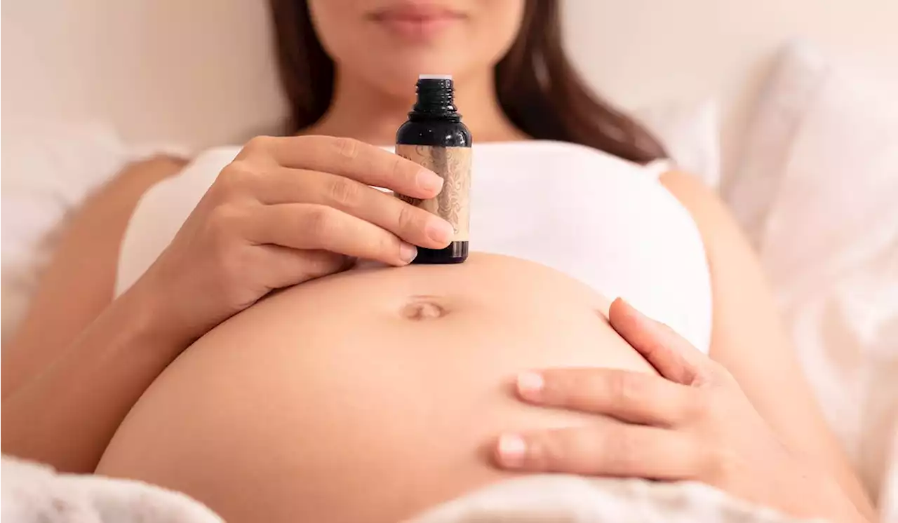 Essential oils for labour: benefits, safety and which to buy