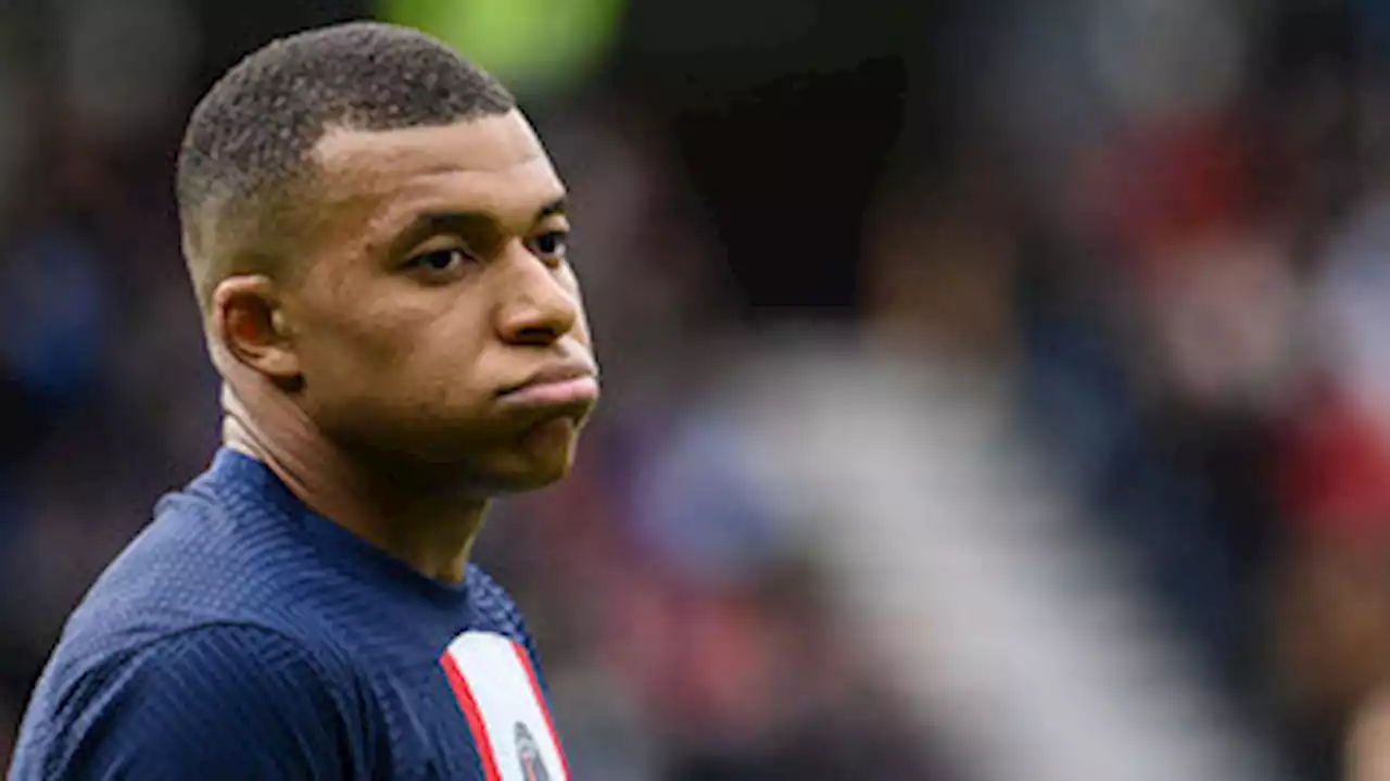 Mbappé volta aos treinos no PSG com futuro indefinido