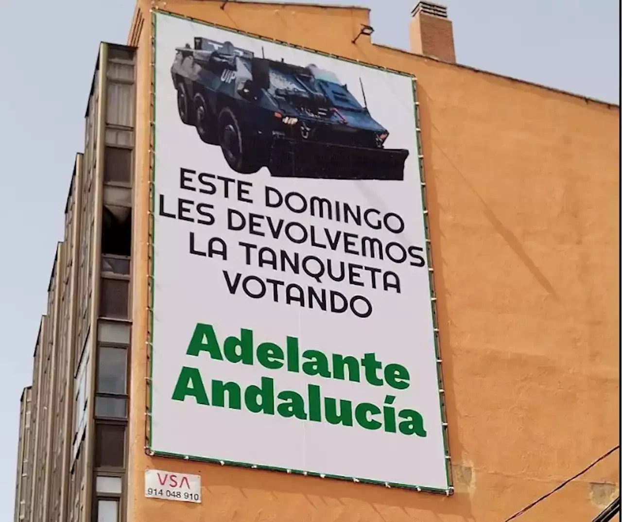 Adelante Andalucía cuelga una lona en Madrid: 'Este domingo les devolvemos la tanqueta'