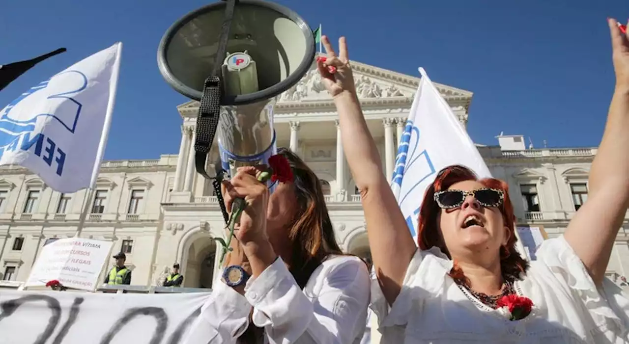 Docentes e investigadores voltam aos protestos