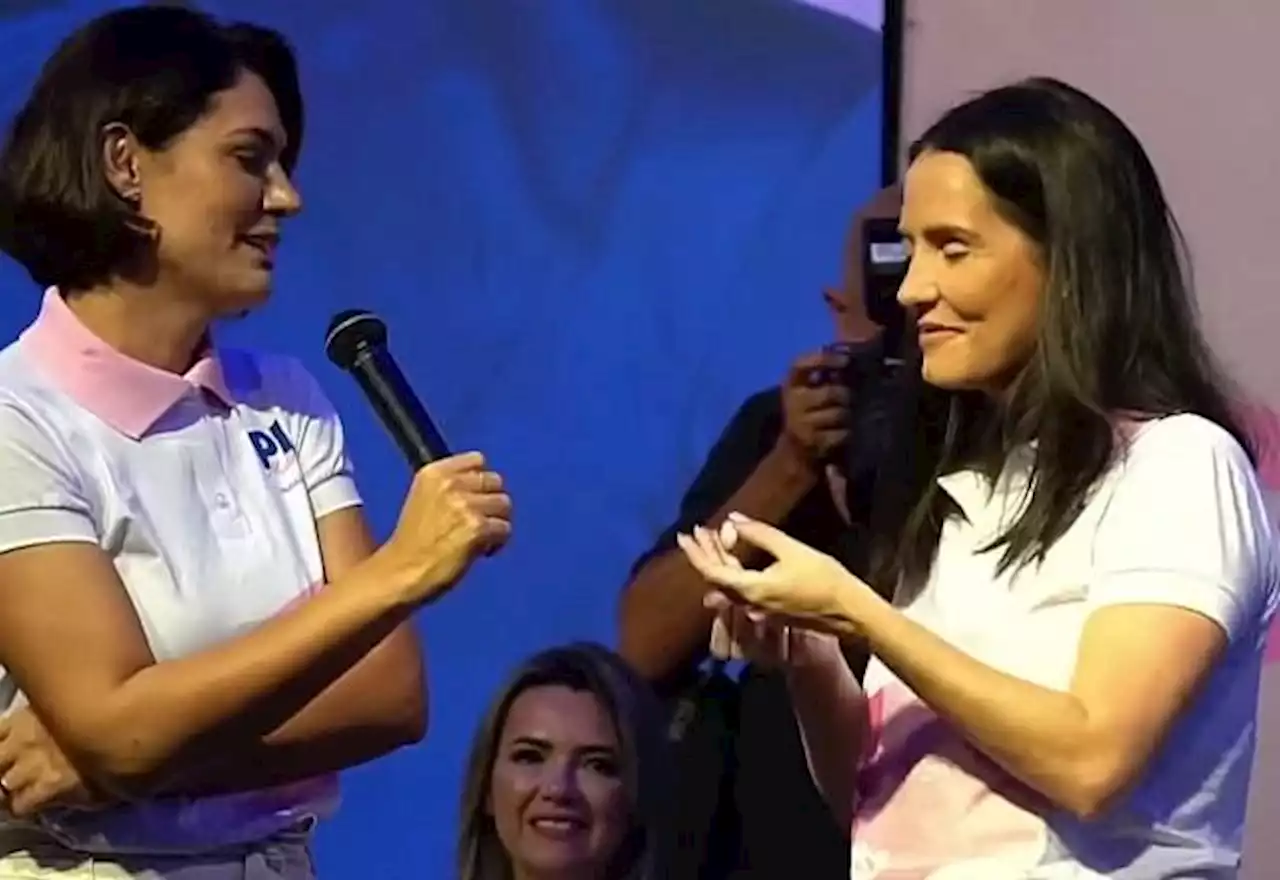 Michelle Bolsonaro pede para deputada retirar prótese ocular durante evento - SBT News