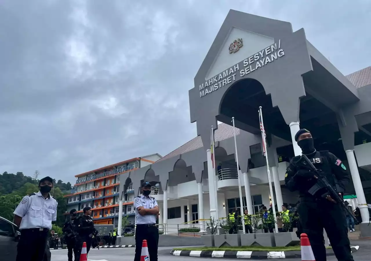 Heavy police presence at Selayang Court complex ahead of Sanusi's charging