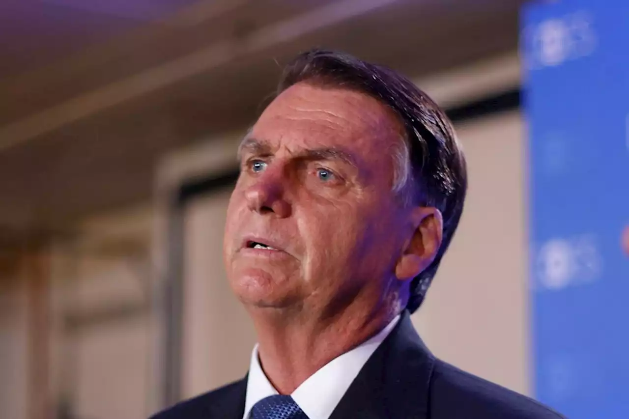 PGR quer dados de todos os seguidores de Jair Bolsonaro nas redes sociais; entenda