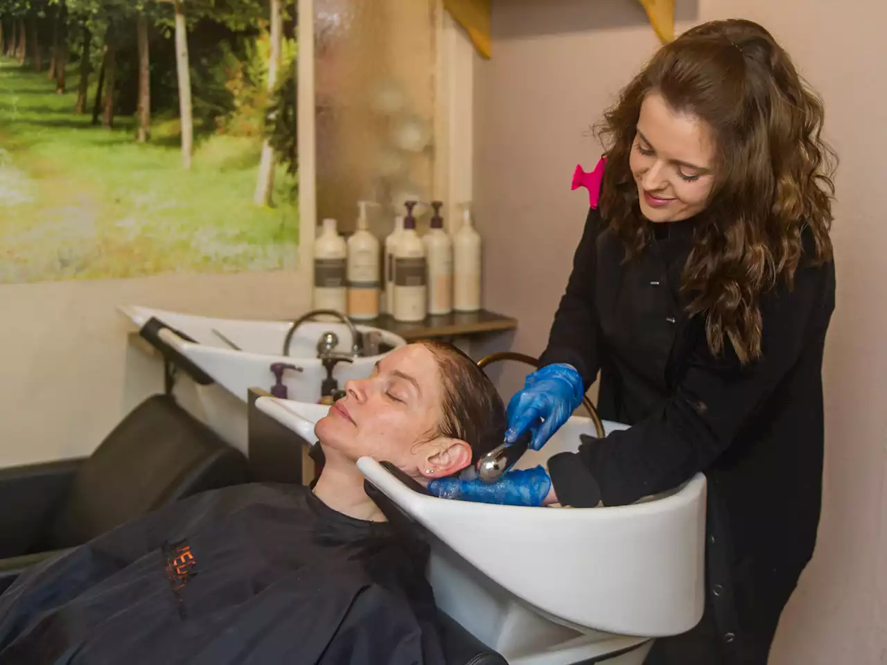 Hairdressers Calling for 9% VAT Rate to Stay