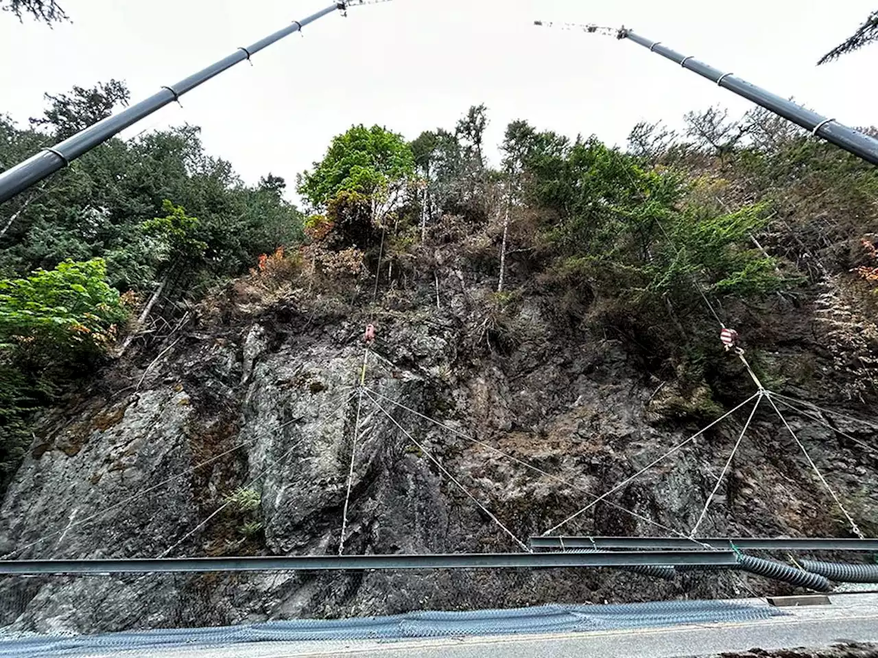 Rock scaling to require weekday closures of Highway 4 on Vancouver Island