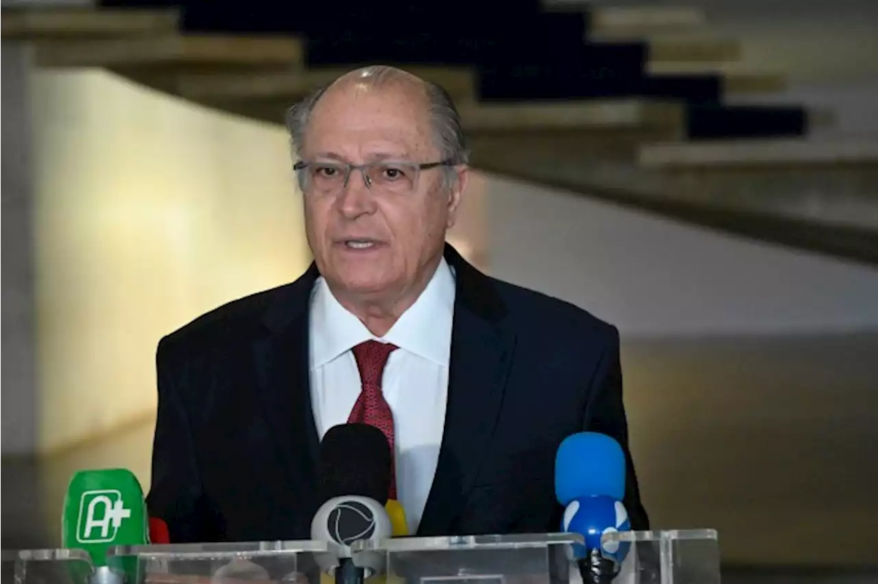 Alckmin diz que economia vai bem, mas juros ‘escandalosos’ precisam cair