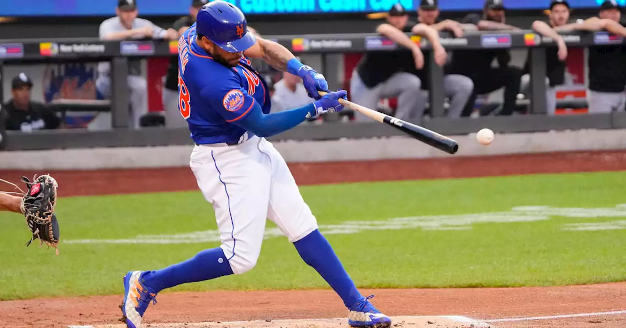 Francisco Alvarez belts 2 homers, Mets hold on to beat White Sox