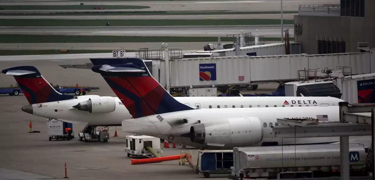 Delta plane stuck on Las Vegas tarmac leads to at least 1 person treated for heat-related illness