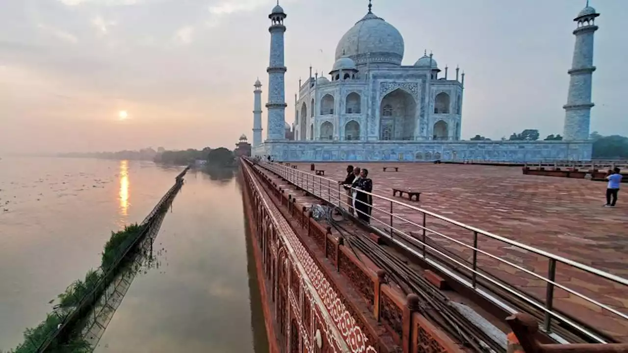 Floodwaters reach iconic Taj Mahal as northern India reels from massive deluge | CNN