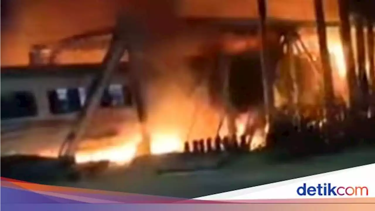 Polisi Selidiki Sumber Munculnya Kobaran Api di Tabrakan KA Brantas Vs Truk