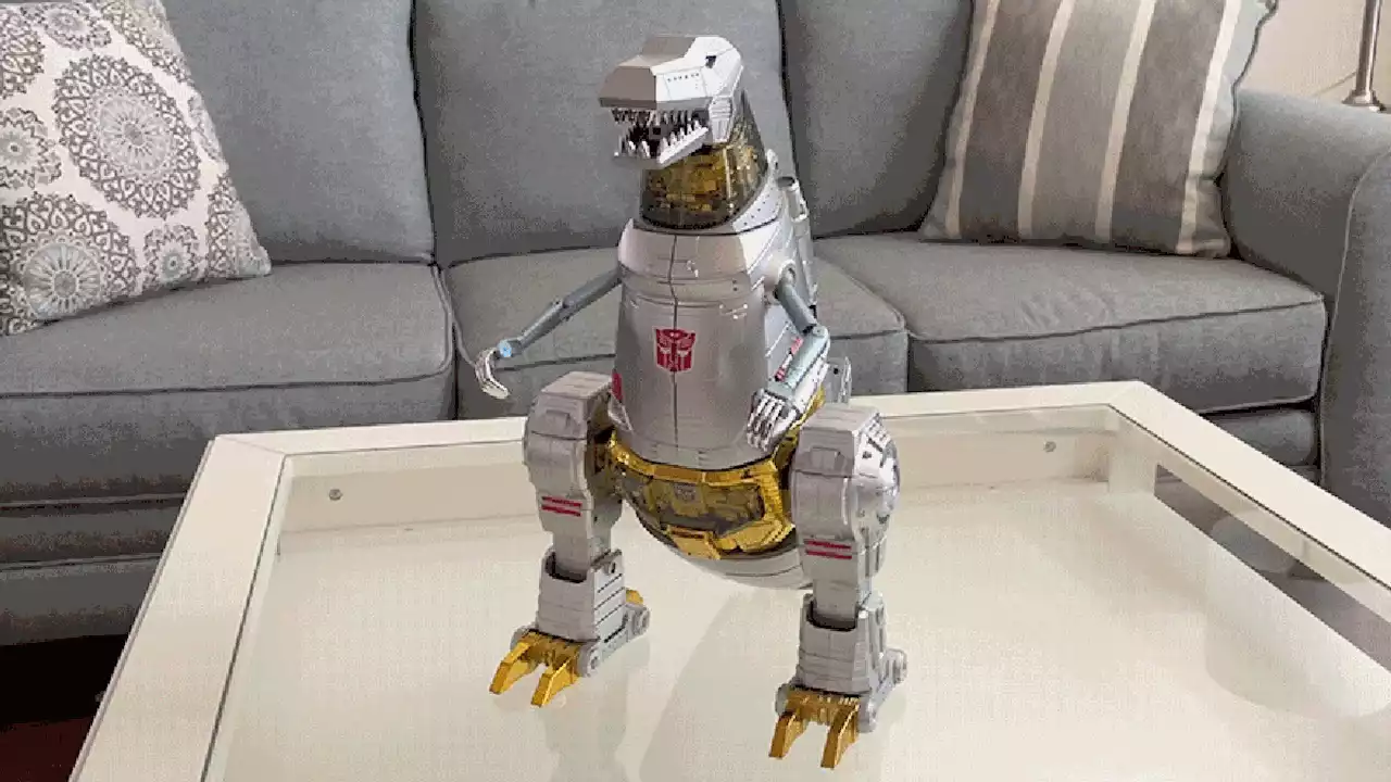 This Robotic Transforming Grimlock Is a Masterpiece of Engineering and an Expensive $1,699 Collectible