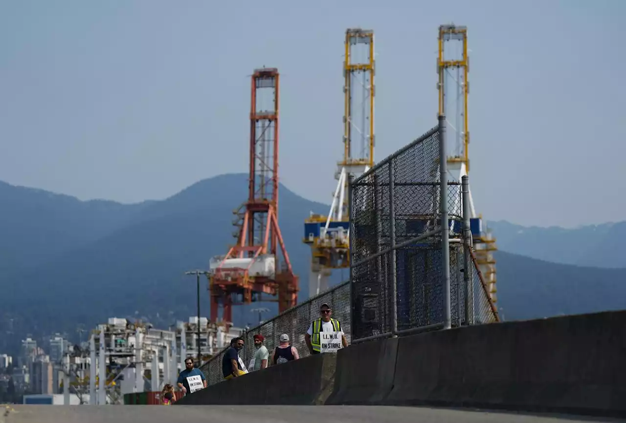 Ottawa looking at all options as dock workers strike in B.C. resumes