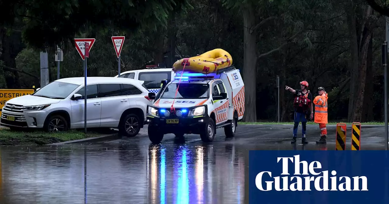 NSW government quietly drops partial merger of SES and Rural Fire Service proposed by flood inquiry