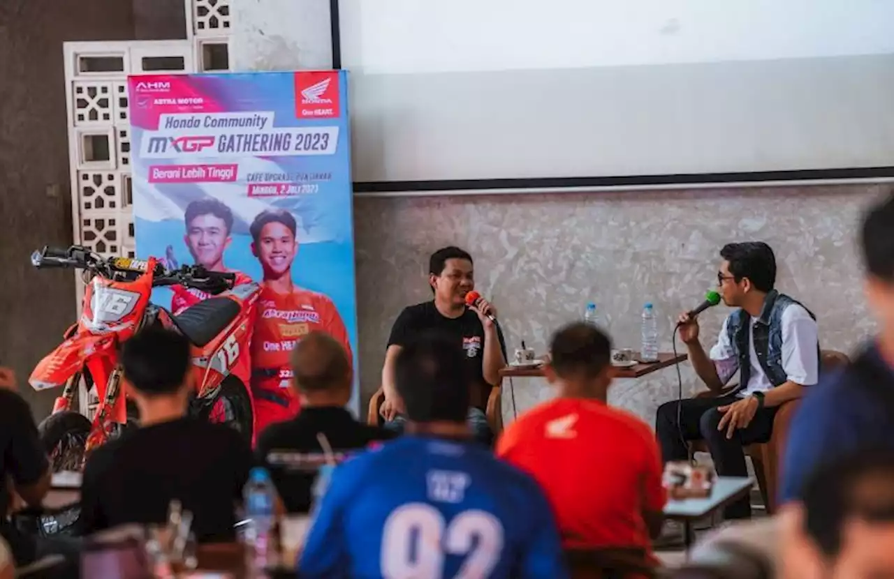 Mario Iroth Berbagi Cerita dengan Komunitas Motor Honda di Pontianak