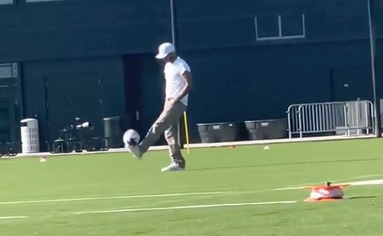 Com as mãos no bolso, Beckham mostra habilidade no 1º treino de Messi nos EUA e arranca elogios de fãs; vídeo