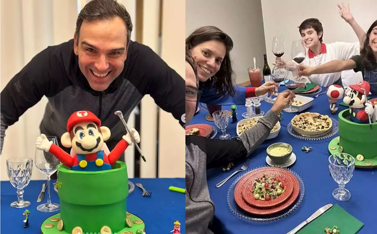 Tadeu Schmidt comemora aniversário com festa temática do Super Mario