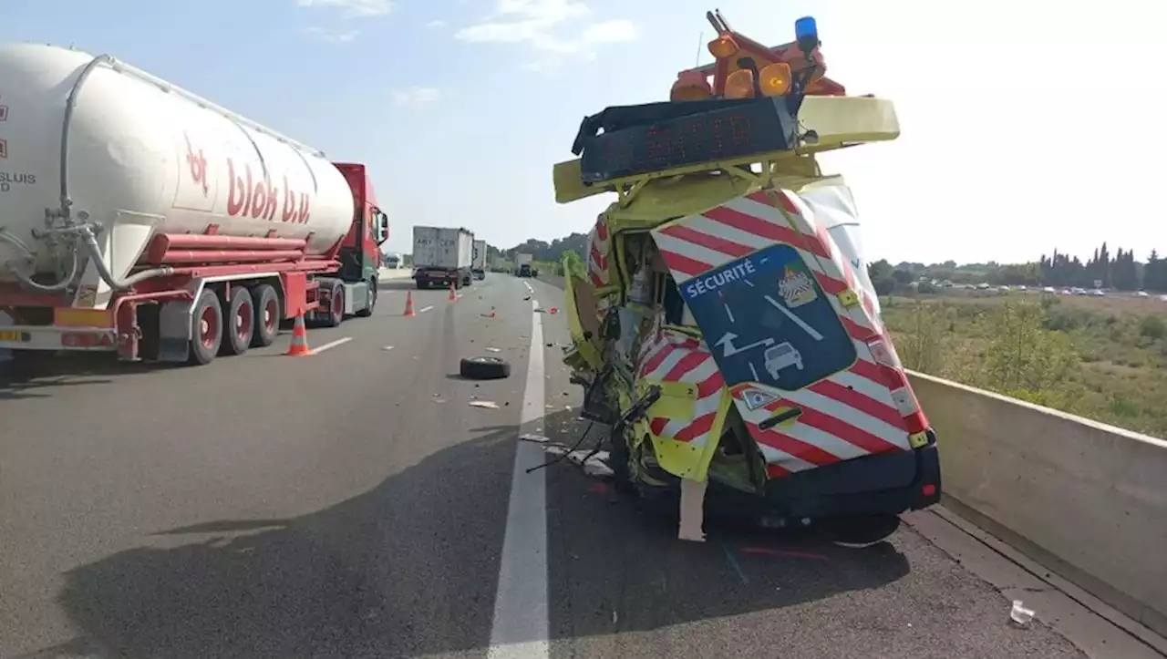 Alors qu'il protégeait un camion, un véhicule d'intervention coupé en deux, sur l'A9