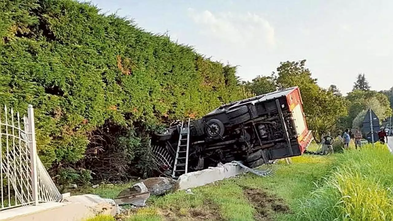 Camion dei vigili del fuoco finisce fuori strada: muore l’autista Massimo Viglierco, feriti altri due pompieri