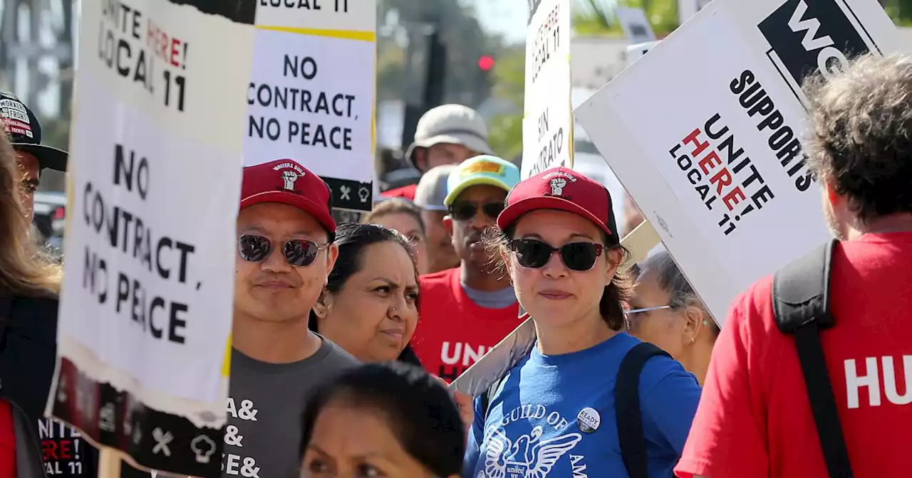 Opinion: Elected officials can stand with striking workers — no matter what the L.A. city attorney says