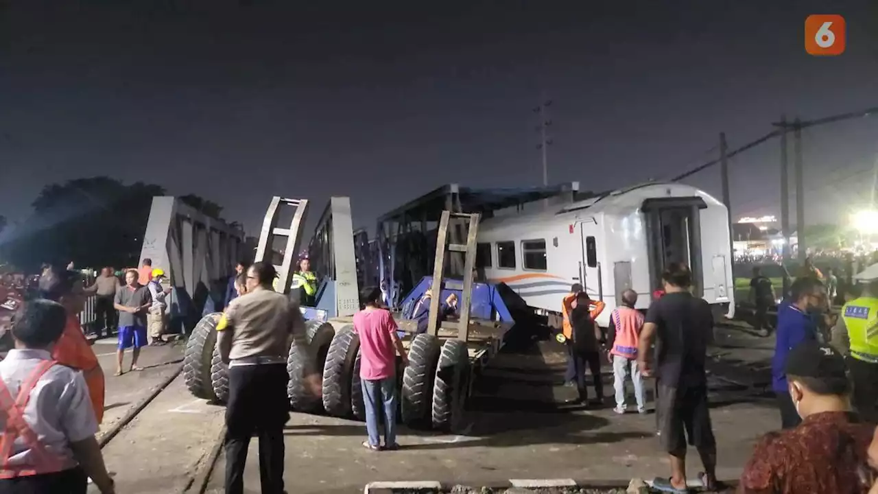 Ganjar Cek Lokasi Kecelakaan Kereta Brantas Vs Truk di Semarang Semalam Usai Kejadian