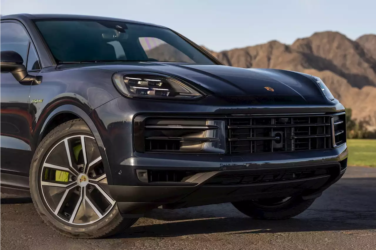 Electrified Porsche Cayenne with over 690 hp reportedly in the works