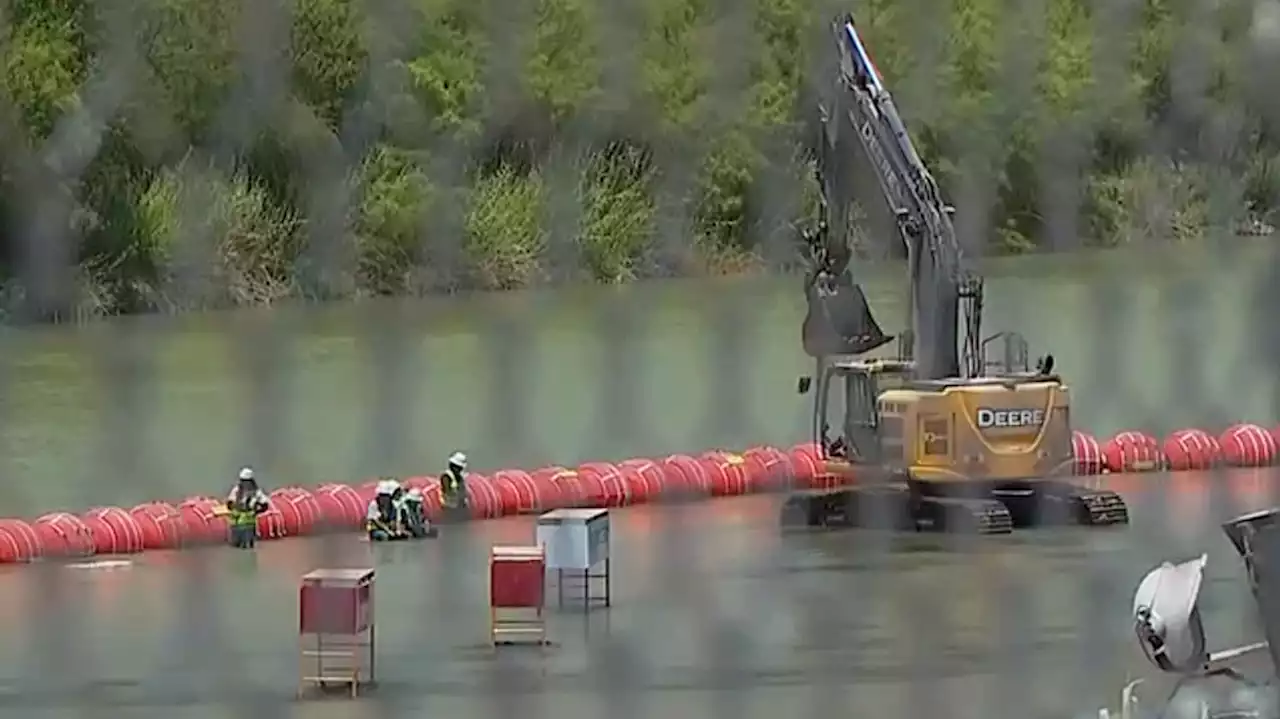 Floating barriers in the Rio Grande could face legal issues, experts say