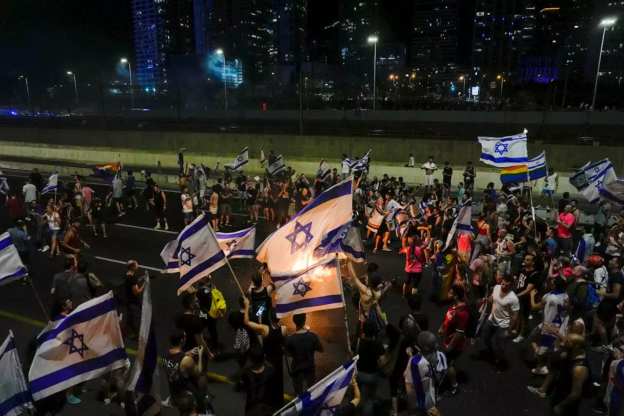 Israeli protesters block travel as Netanyahu moves ahead with judicial overhaul