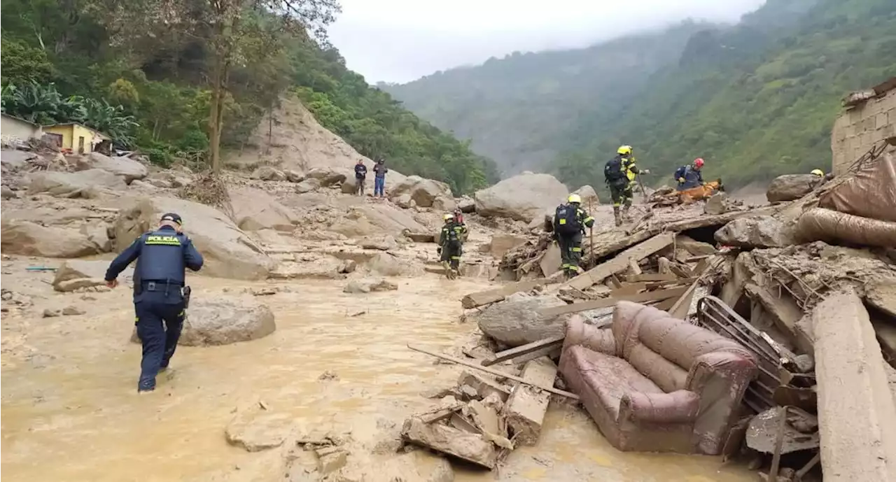 Comandante de Policía vive tragedia por avalancha en Quetame al perder a toda su familia - Pulzo