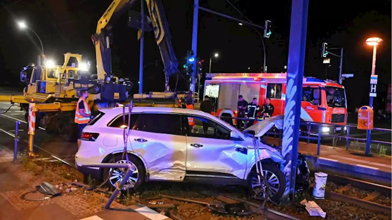 Autofahrerin bei Verkehrsunfall in Berlin-Friedrichshain leicht verletzt