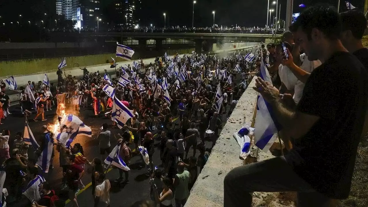 Israël: à Tel-Aviv, les manifestants hostiles à la réforme de la justice ne désarment pas