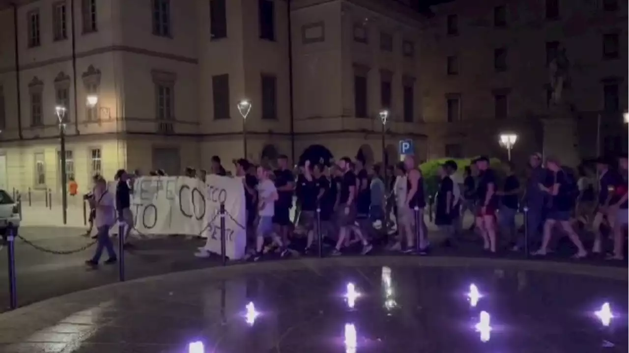 Lecco, i tifosi non ci stanno: dura protesta per le vie della citt&agrave;